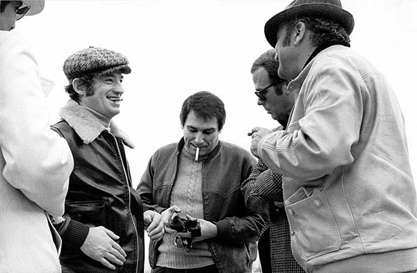 Jean-Paul Belmondo and Robert Hossein on the set of the film ‘Le casse’ directed by Henri Verneuil in 1971.jpg