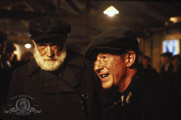 John_Hurt_in_The_Field_with_Richard_Harris.jpg