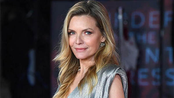 Michelle Pfeiffer (1).jpg