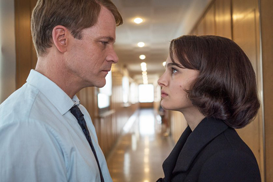 Natalie_Portman_and_Peter_Sarsgaard_in_Jackie.jpg