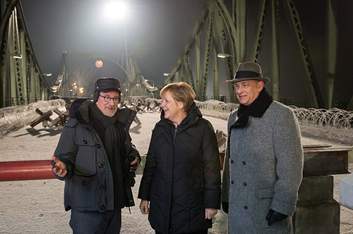 steven-spielberg-angela-merkel-tom-hanks.jpg